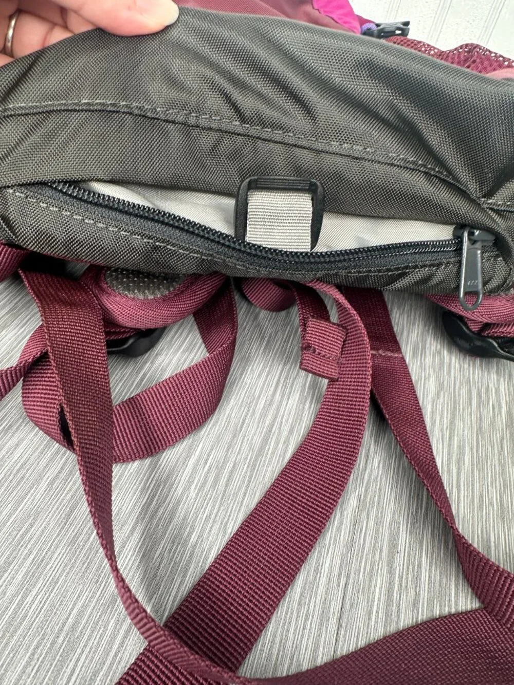 Columbia Castle Rock 15 Backpack Daypack Hiking Outdoor Pink Purple Burgundy